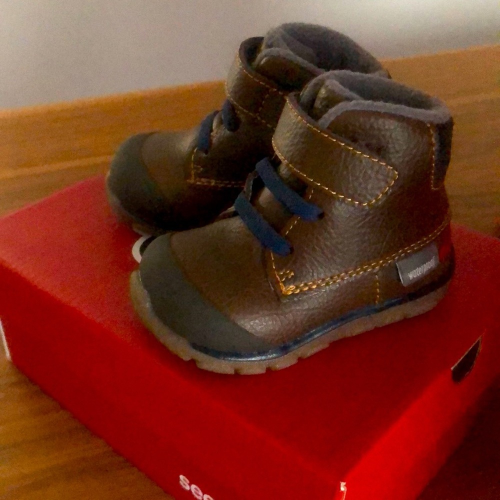 SeeKaiRun Size 4C toddler brown boots